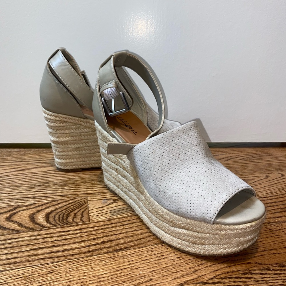 Nude Wedges